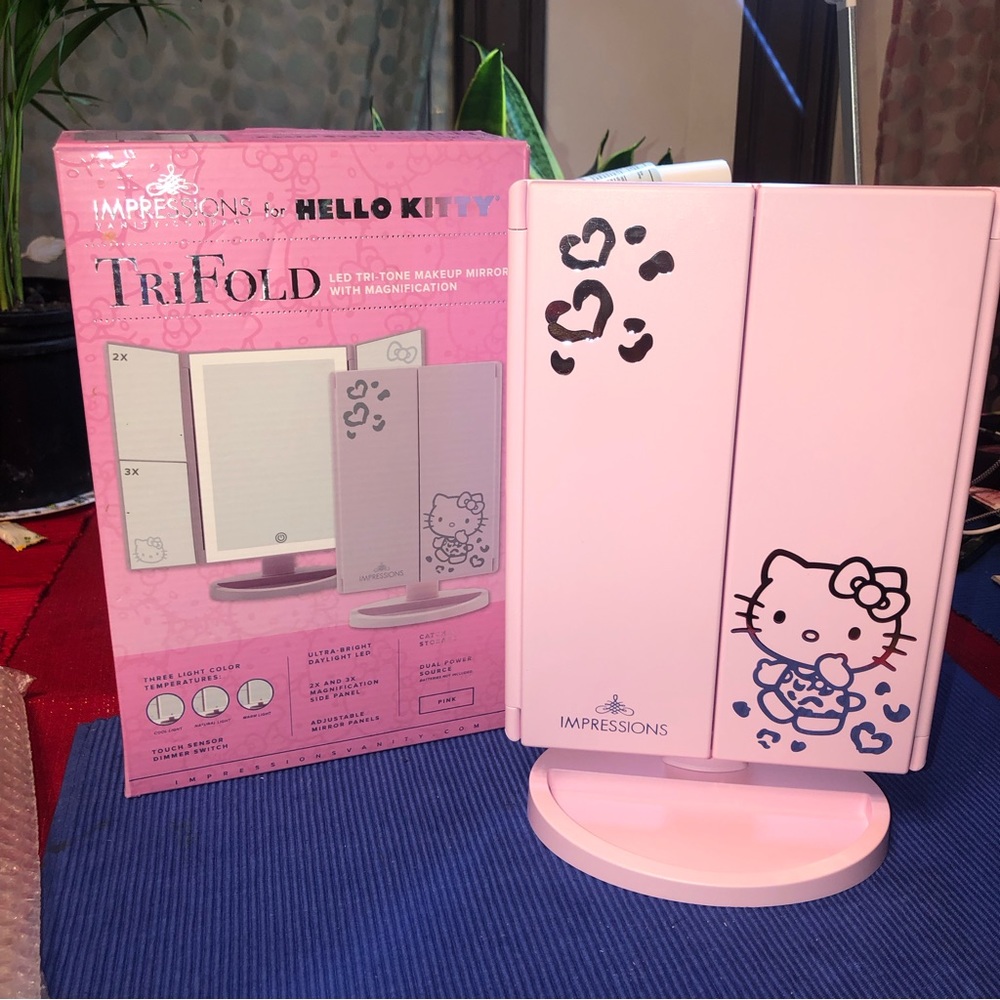 Hello Kitty  Mirror with Magnification and 
 touch sensor dimmer